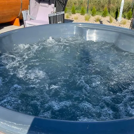 Lesna Osada -dominikowo -sauna , Balia 別荘